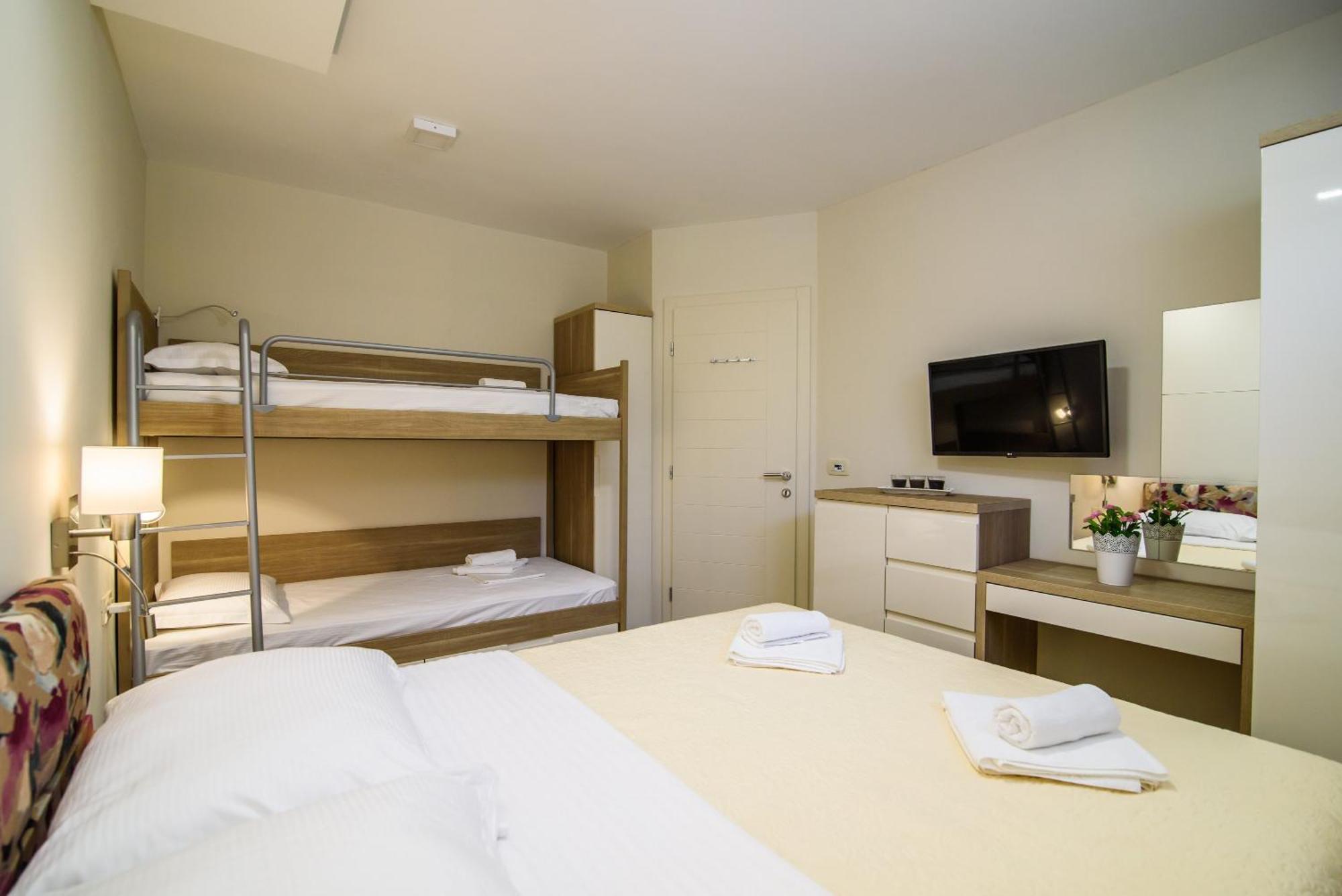 Apartments Leone Lukas Promajna Room photo